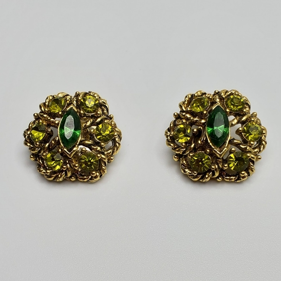 Vintage Emerald Rhinestone and Gold Plated Flower Clip-On Earrings - Picture 2 of 5